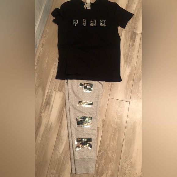 vs pink rare set make sure you read below 👇final markdown ❌ - Picture 2 of 9